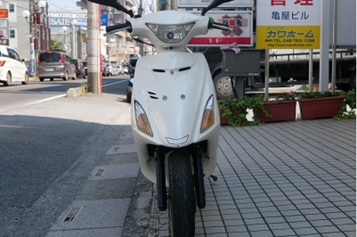 乗りやすさで圧倒的人気！【SUZUKI】アドレスV125S ホワイト 入荷致し